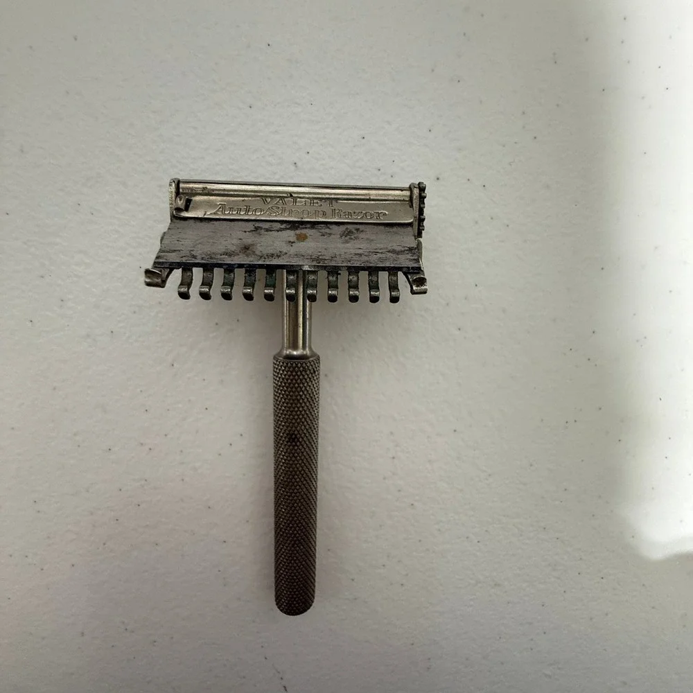 Vintage Valet AutoStrop Safety Razor Single Edge Silver Tone Knurled Handle